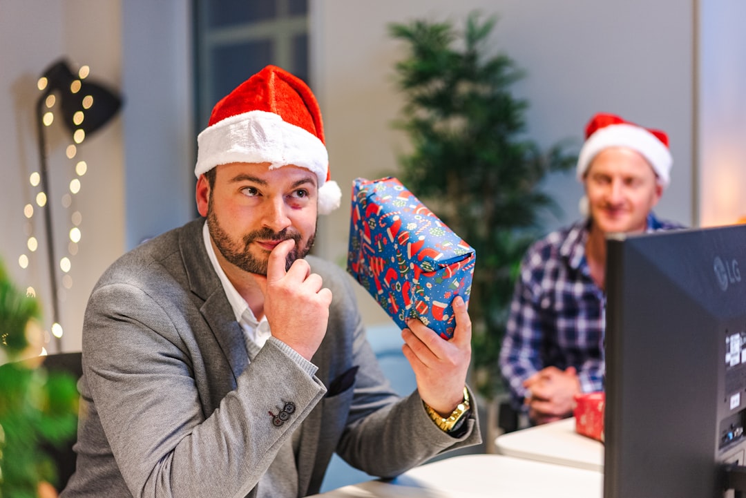 A–Z Guide to Christmas Gifts for Colleagues