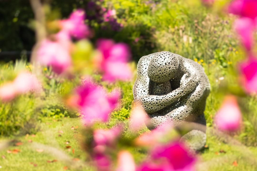 Unearthing the Beauty: What Makes a Great Metal Flower Sculpture?